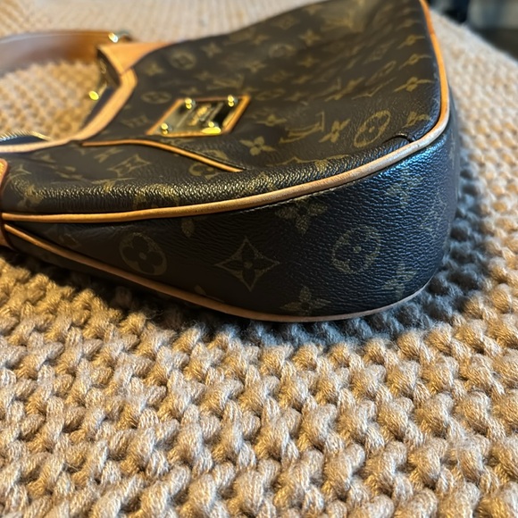 Louis Vuitton Thames GM Monogram Authentic Bag - Picture 4 of 15